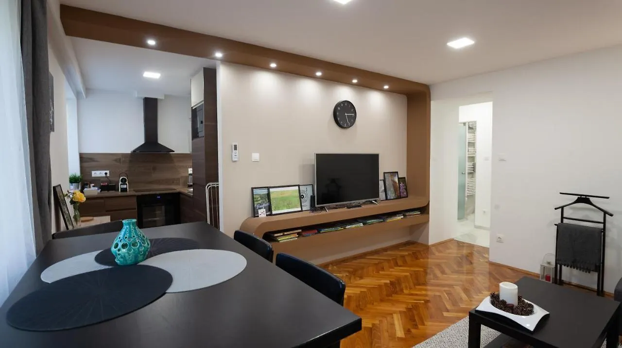 Ferienwohnung Stellar Downtown Szegedin